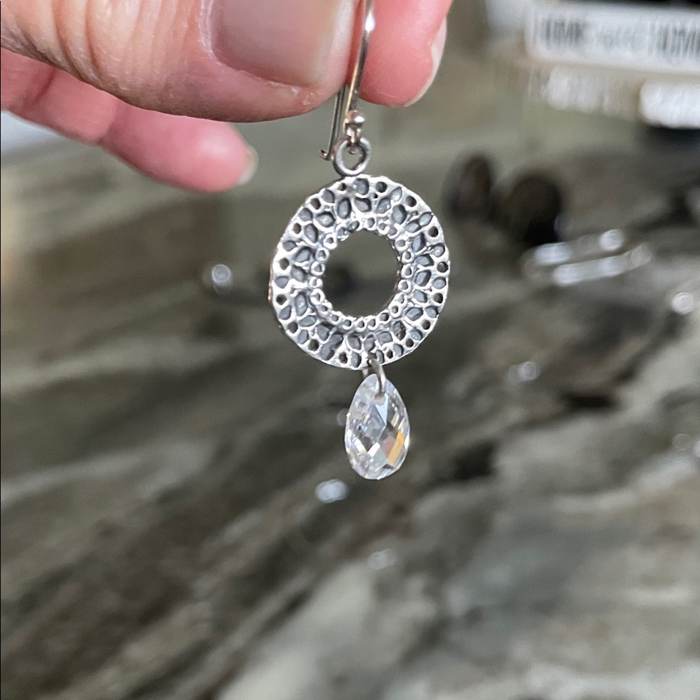 Silpada sterling silver hammered circle drop earrings